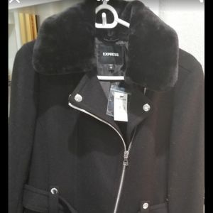 Express coat with beautiful belt